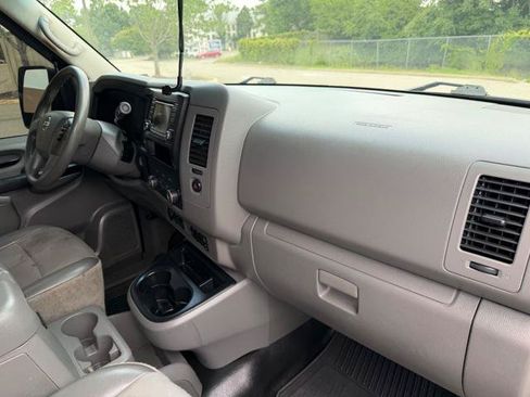 Used 2018 Nissan NV 2500 SV RWD image 13
