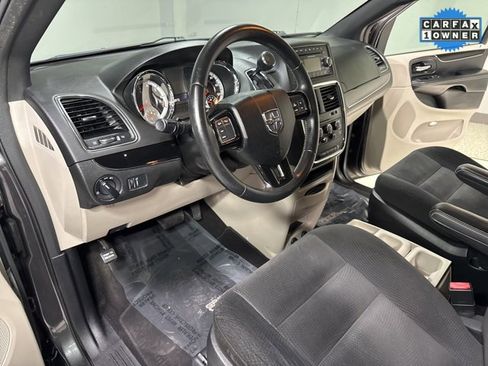 Used 2016 Dodge Grand Caravan SE image 9