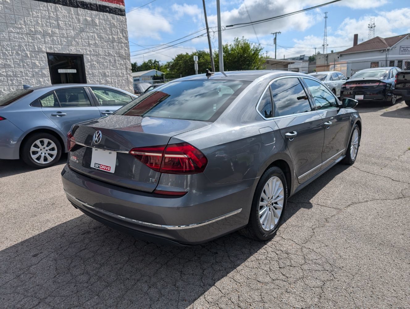 Used 2017 Volkswagen Passat 1.8T SE FWD image 7