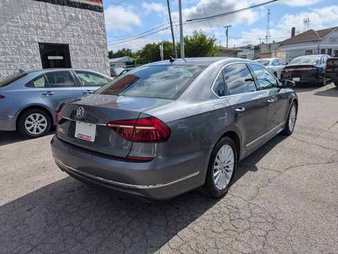 Used 2017 Volkswagen Passat 1.8T SE FWD image 7