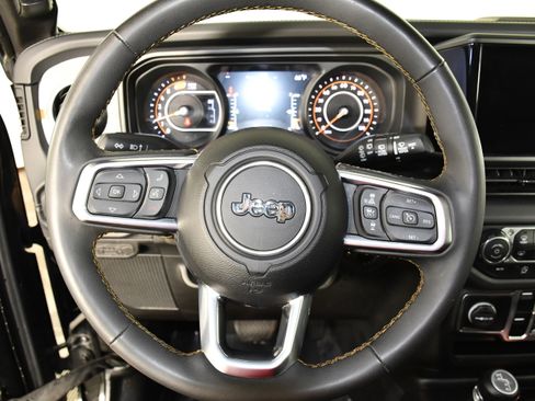 Used 2025 Jeep Wrangler Unlimited Sahara AWD/4WD image 12