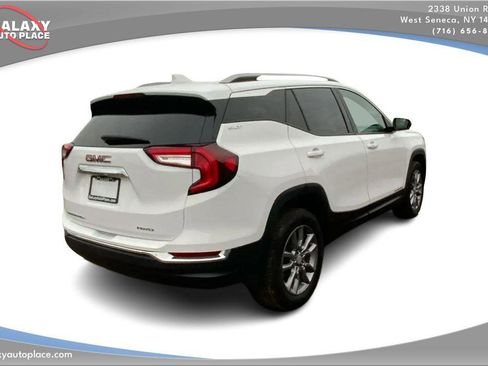 Used 2024 GMC Terrain SLT image 5