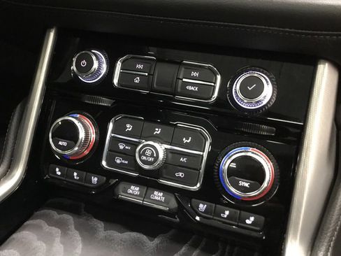 Used 2022 GMC Yukon XL Denali w/ Denali Premium Package AWD/4WD image 30