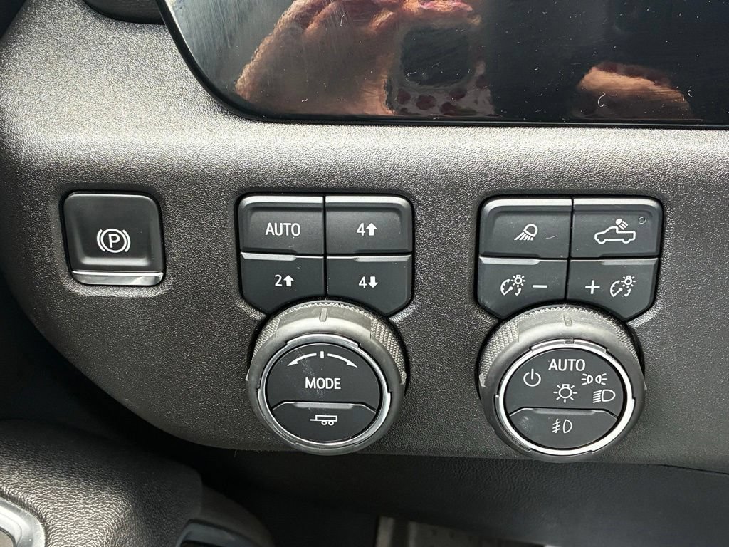 Used 2025 Chevrolet Silverado 1500 LTZ AWD/4WD image 10