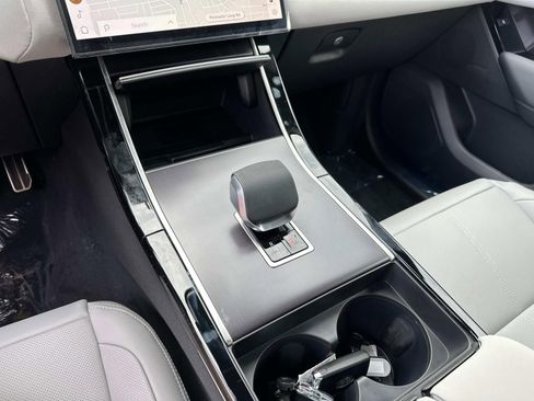 New 2026 Land Rover Range Rover Velar Dynamic SE image 17