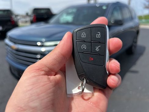 Used 2025 Chevrolet Traverse High Country FWD image 56