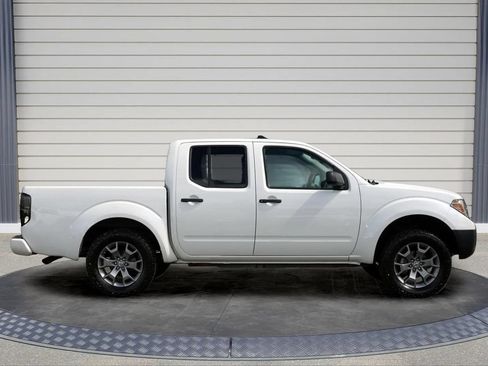Used 2018 Nissan Frontier S RWD image 8