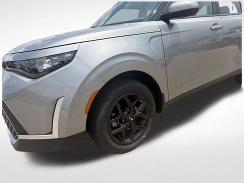 Used 2024 Kia Soul LX w/ Option Group 015 FWD image 10