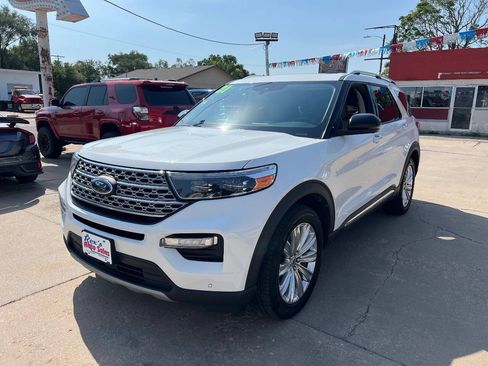 Used 2021 Ford Explorer Limited w/ Equipment Group 301A AWD/4WD image 3