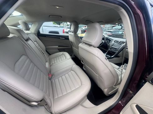Used 2017 Ford Fusion SE w/ Fusion SE Technology Package AWD/4WD image 20