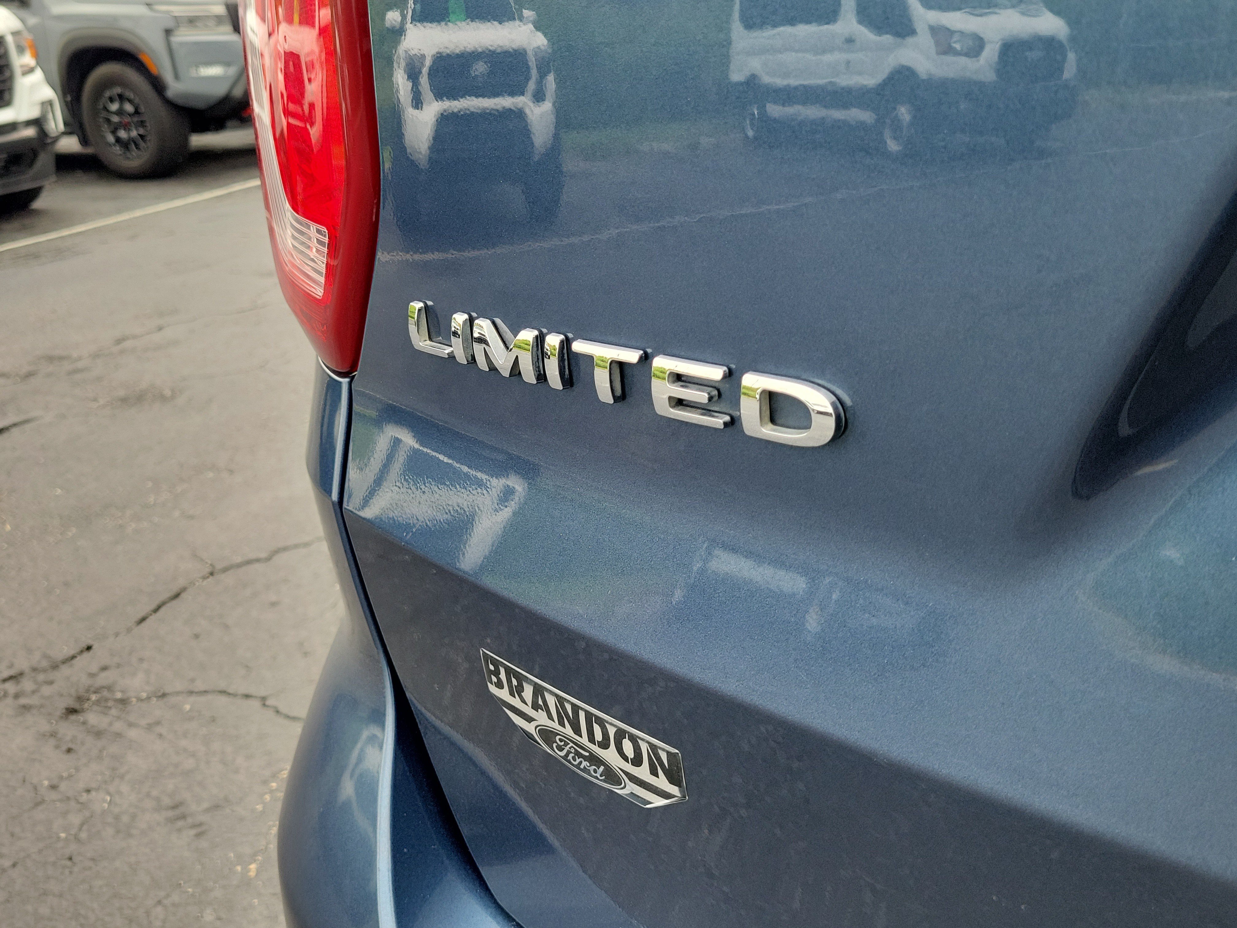 Used 2019 Ford Explorer Limited w/ Limited Luxury Package FWD image 9
