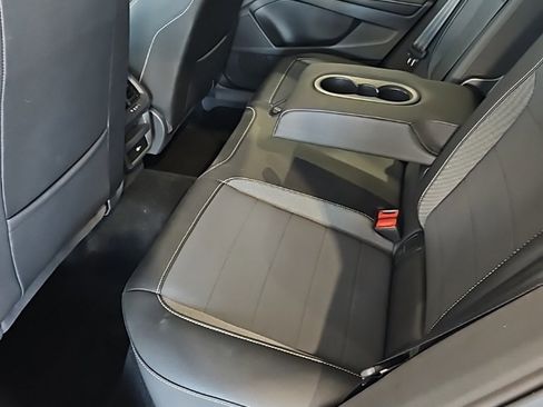 Used 2024 Volkswagen Taos SE image 21