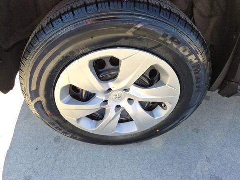 Used 2021 Toyota RAV4 LE w/ Carpet Mat Package (TMS) AWD/4WD image 7