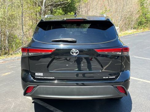 Used 2023 Toyota Highlander XLE AWD/4WD image 4