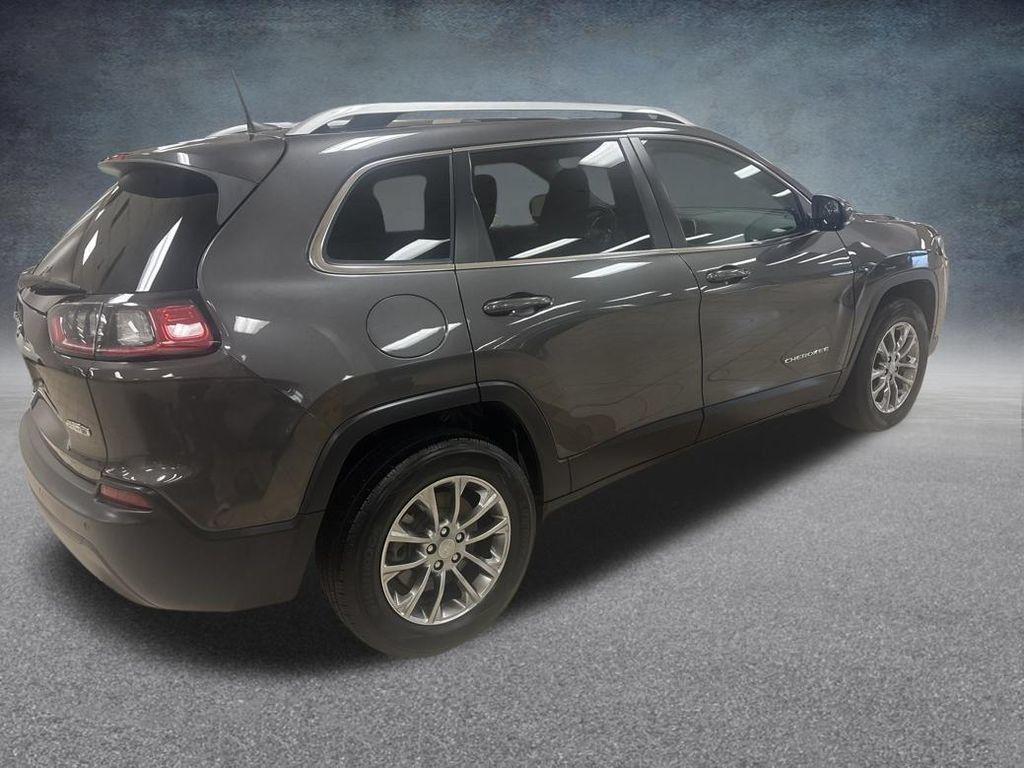 Used 2019 Jeep Cherokee Latitude Plus w/ Cold Weather Group AWD/4WD image 6