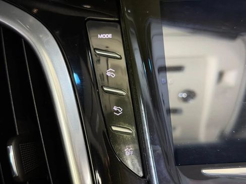 Used 2019 Cadillac Escalade Luxury AWD/4WD image 41