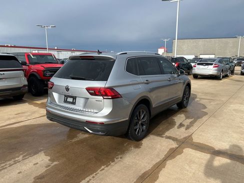 Used 2022 Volkswagen Tiguan SE AWD/4WD image 3