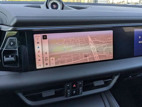 New 2025 Porsche Macan 4 Electric AWD/4WD image 17