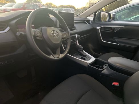 Used 2024 Toyota RAV4 LE image 9