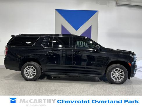 Used 2022 Chevrolet Suburban RST AWD/4WD image 4