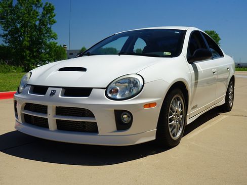 Used 2005 Dodge Neon w/ Competition Group image 3