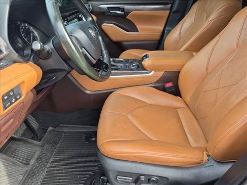 Used 2021 Toyota Highlander Platinum AWD/4WD image 17
