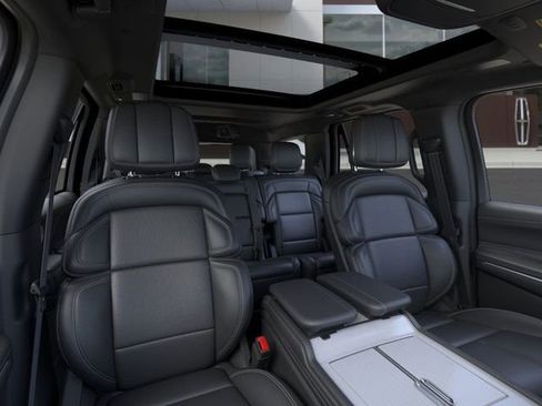 New 2025 Lincoln Navigator Reserve w/ Jet Appearance Package AWD/4WD image 10