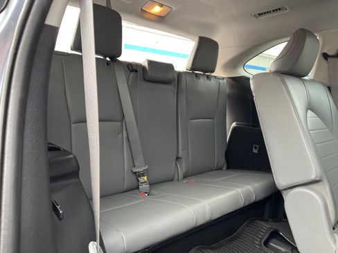 Used 2020 Toyota Highlander XLE image 16