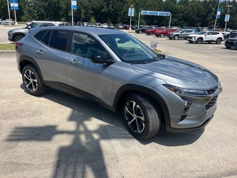 New 2026 Chevrolet Trax RS w/ Sunroof Package FWD image 9