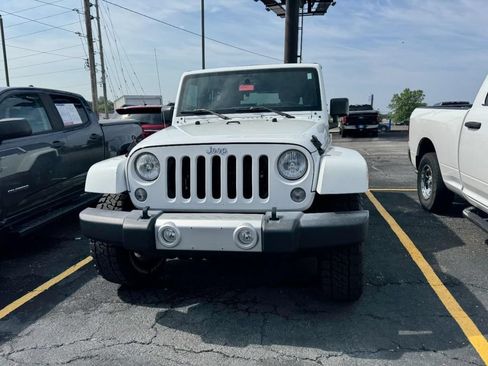 Used 2015 Jeep Wrangler Unlimited Sahara AWD/4WD image 4