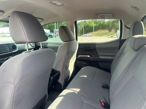 Used 2022 Toyota Tacoma SR5 RWD image 16