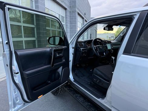 Used 2021 Toyota 4Runner TRD Off-Road image 30