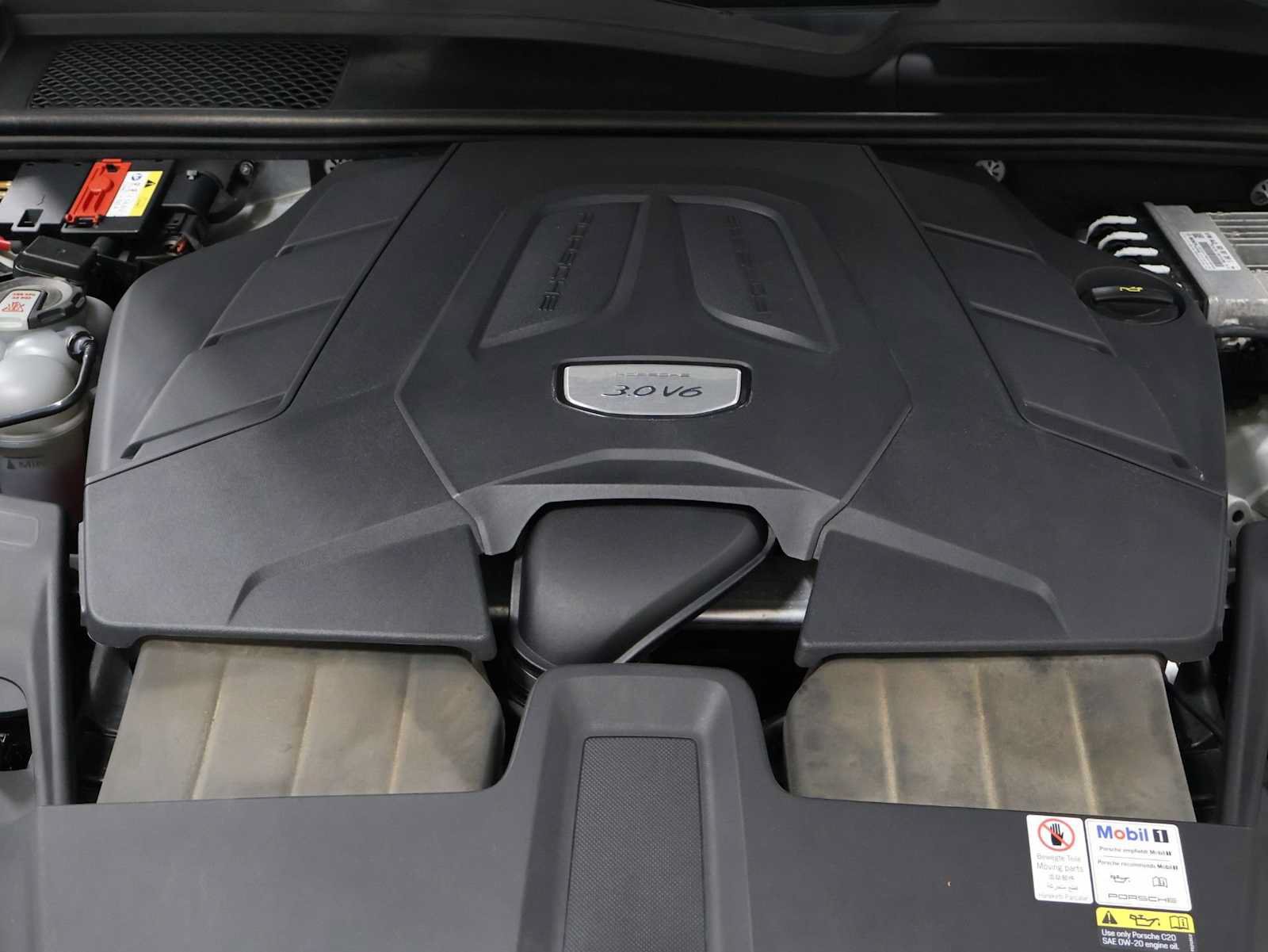 Used 2022 Porsche Cayenne AWD/4WD image 42