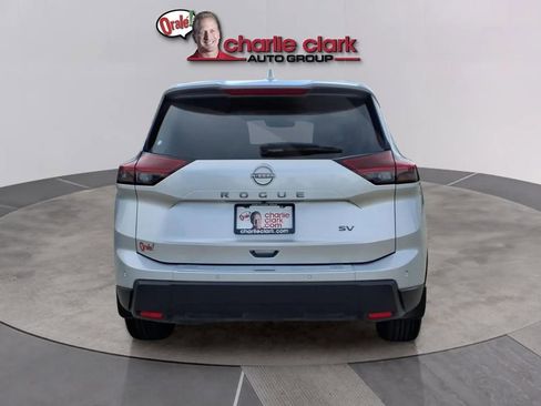 Used 2024 Nissan Rogue SV FWD image 4