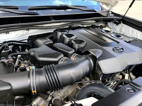Used 2018 Toyota 4Runner SR5 Premium AWD/4WD image 30