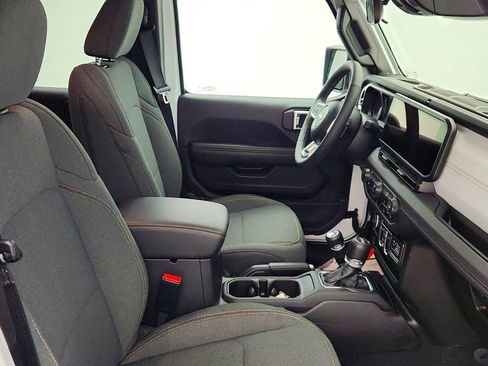 Used 2025 Jeep Wrangler Unlimited Sahara image 24