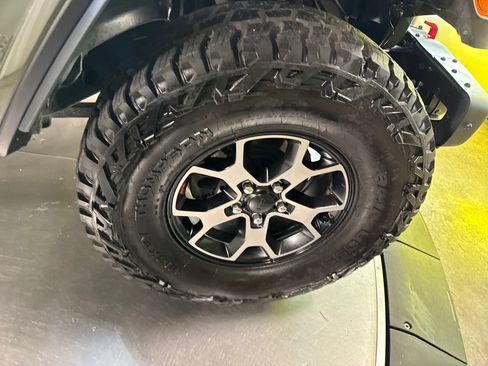 Used 2021 Jeep Wrangler Unlimited Rubicon AWD/4WD image 9
