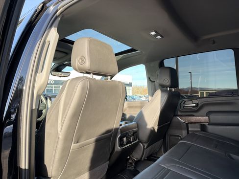 Used 2022 GMC Sierra 3500 Denali w/ Denali Black Diamond Edition image 30