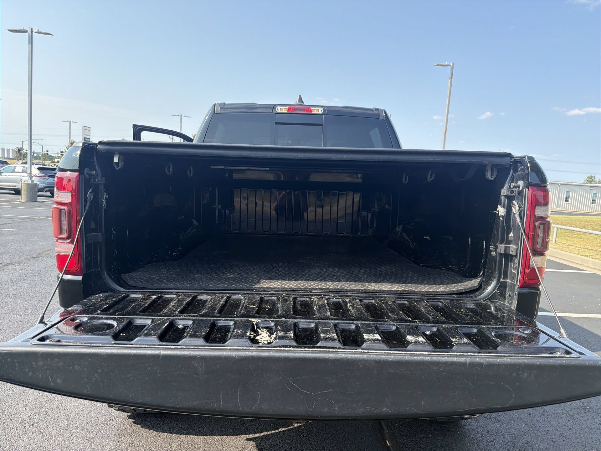 Used 2020 RAM 1500 Laramie AWD/4WD image 22