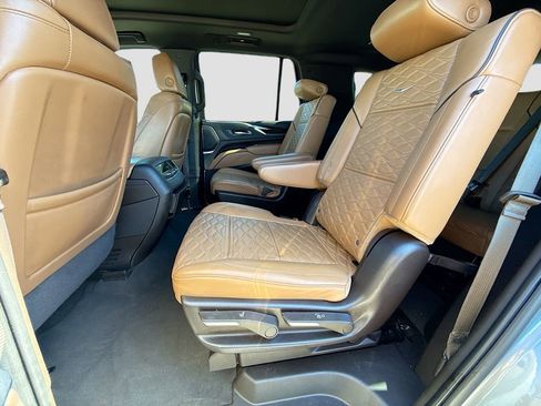 Used 2022 Cadillac Escalade Premium Luxury image 23