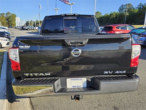 Used 2019 Nissan Titan SV image 10