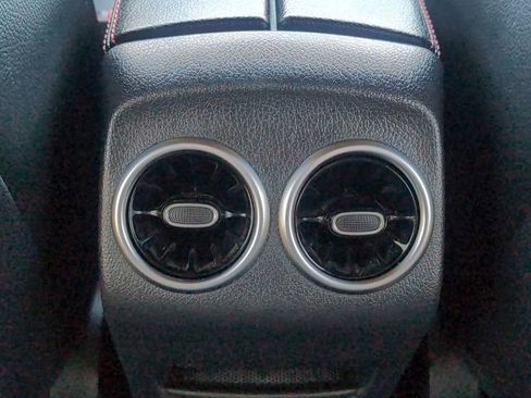 Used 2021 Mercedes-Benz GLB 250 GLB 250 image 20