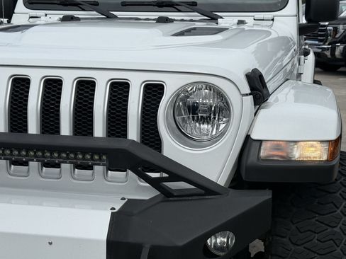 Used 2022 Jeep Wrangler Unlimited Sahara w/ Cold Weather Group AWD/4WD image 11