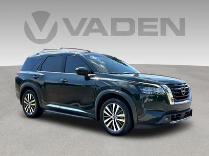 Used 2022 Nissan Pathfinder Platinum w/ Cargo Package
