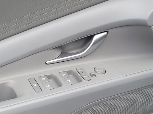 New 2026 Hyundai Elantra SE FWD image 17
