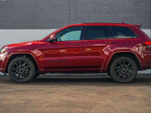 Used 2020 Jeep Grand Cherokee Altitude AWD/4WD image 8