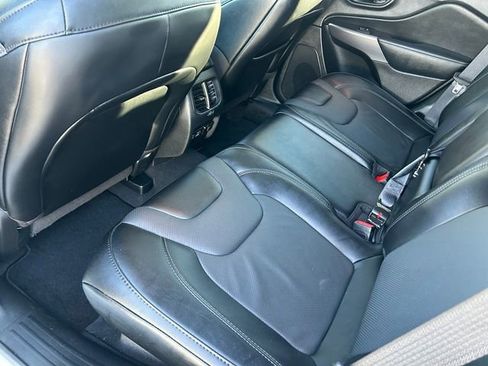 Used 2022 Jeep Cherokee Limited image 12