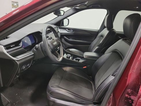 Used 2024 Jeep Grand Cherokee Altitude image 4