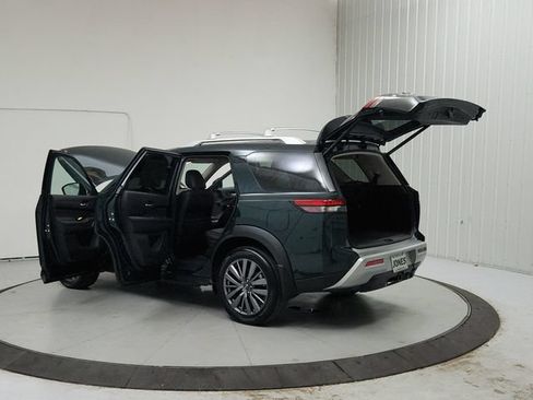 Used 2025 Nissan Pathfinder SL w/ SL Premium Package FWD image 13