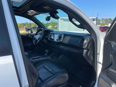 Used 2018 Toyota Tacoma TRD Sport AWD/4WD image 39